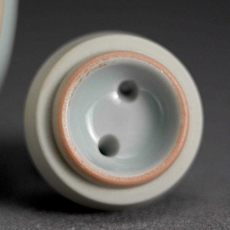 Contemporary Porcelain Incense burner ー深見 陶治 “青白磁香爐 澄”