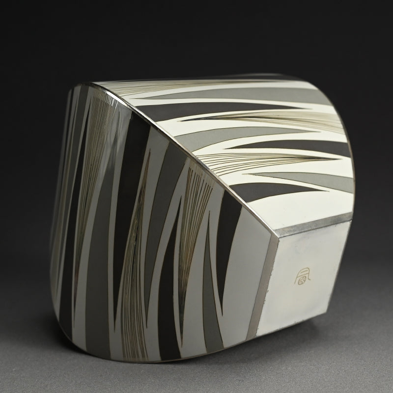 Exhibited Cloisonné Vase ー柴田 明 “有線七宝抽象文花器”