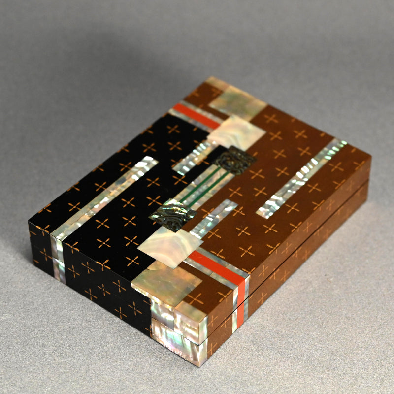 Exquisite Lacquer Box ー服部 俊昭 “螺鈿小箱 彩歌”