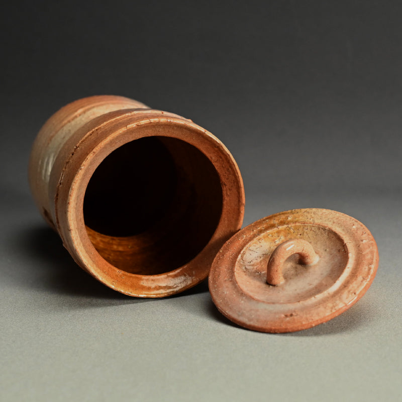 Hagi Pottery Mizusashi ー大和 保男 “萩焼 水指”