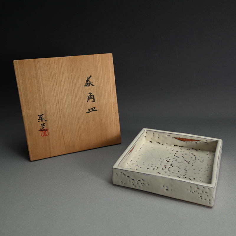 Hagi Serving Plate ー三輪 栄造 “萩角皿”
