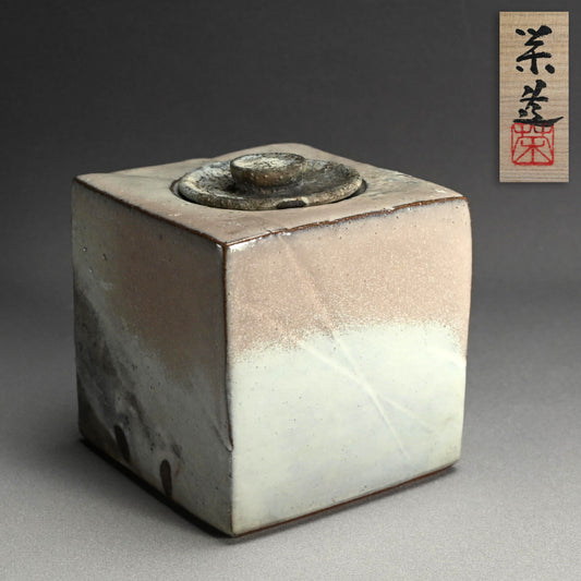 Fabulous Hagi Mizusashi ー三輪 栄造 “萩水指”