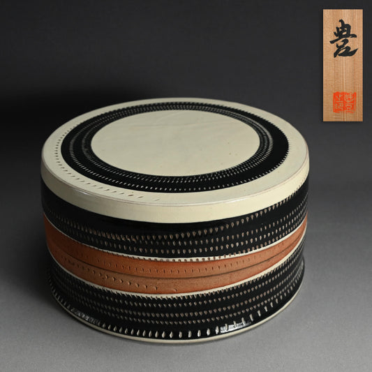 Large Ceramic Box ー近藤 豊 “白班之文 陶筥”