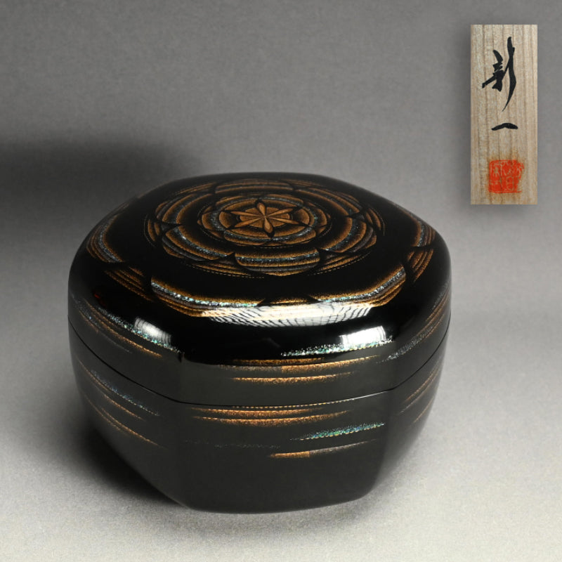 Exquisite Lacquer Box ー乾漆喰籠平目蒔絵「早春・譜」