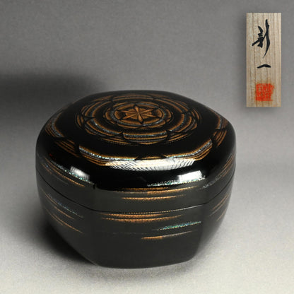 Exquisite Lacquer Box ー乾漆喰籠平目蒔絵「早春・譜」