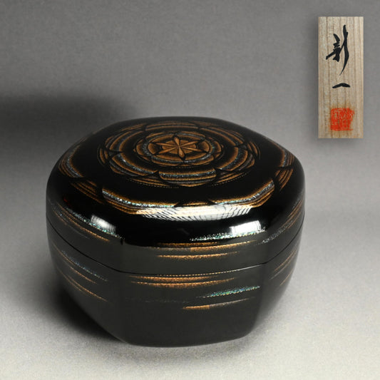 Exquisite Lacquer Box ー乾漆喰籠平目蒔絵「早春・譜」