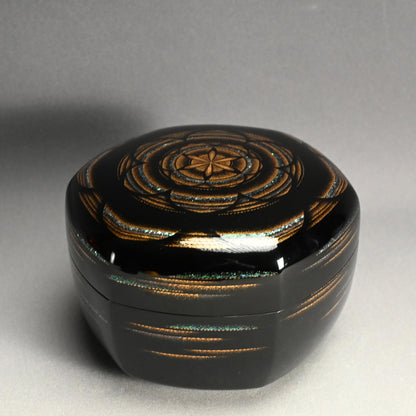 Exquisite Lacquer Box ー乾漆喰籠平目蒔絵「早春・譜」
