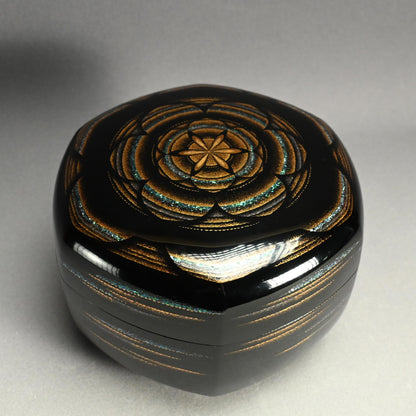 Exquisite Lacquer Box ー乾漆喰籠平目蒔絵「早春・譜」