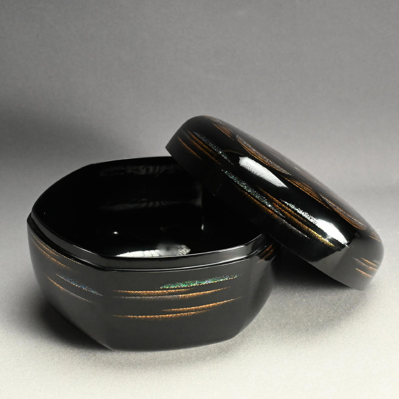 Exquisite Lacquer Box ー乾漆喰籠平目蒔絵「早春・譜」