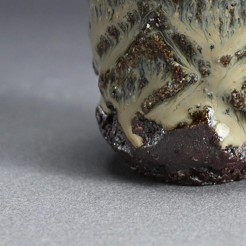 Madara Karatsu Guinomi Sake Cup ー中川 自然坊 “彫斑唐津 ぐい呑”