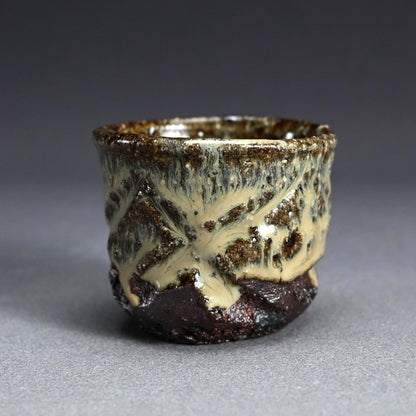 Madara Karatsu Guinomi Sake Cup ー中川 自然坊 “彫斑唐津 ぐい呑”