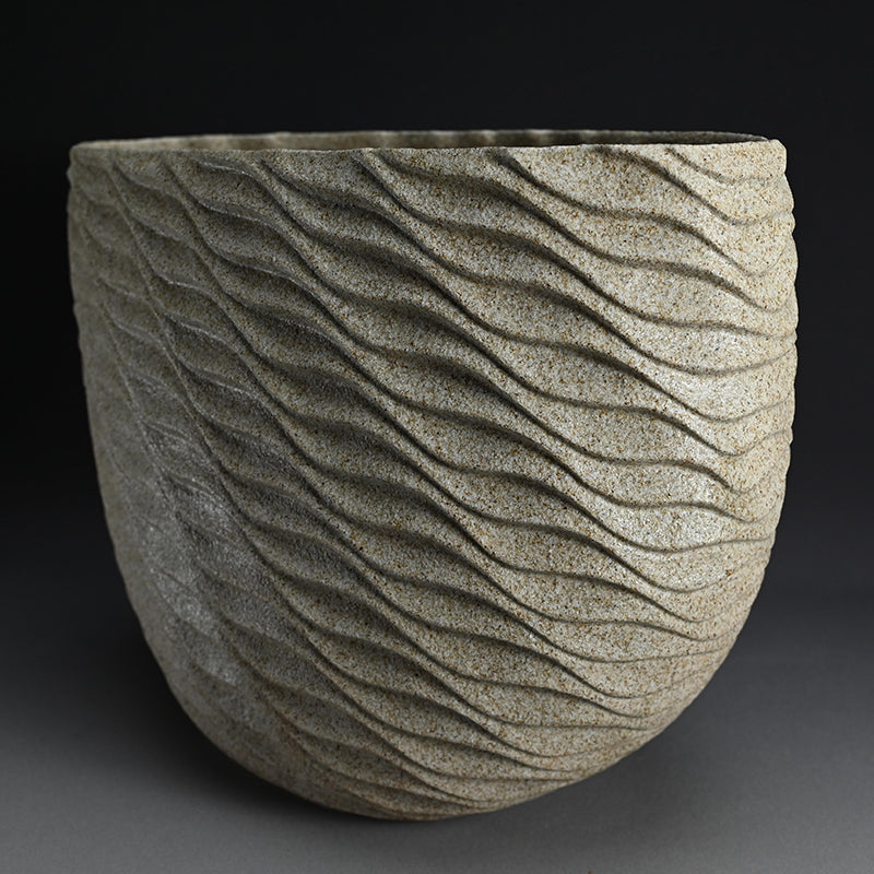 Big Vase Exhibited at the Japan Ceramic Art Exhibitionー崎山 隆之 “波紋”