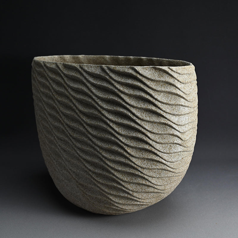 Big Vase Exhibited at the Japan Ceramic Art Exhibitionー崎山 隆之 “波紋”