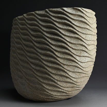 Big Vase Exhibited at the Japan Ceramic Art Exhibitionー崎山 隆之 “波紋”