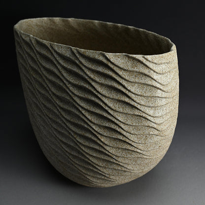 Big Vase Exhibited at the Japan Ceramic Art Exhibitionー崎山 隆之 “波紋”