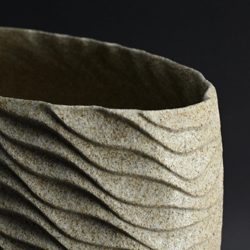 Big Vase Exhibited at the Japan Ceramic Art Exhibitionー崎山 隆之 “波紋”