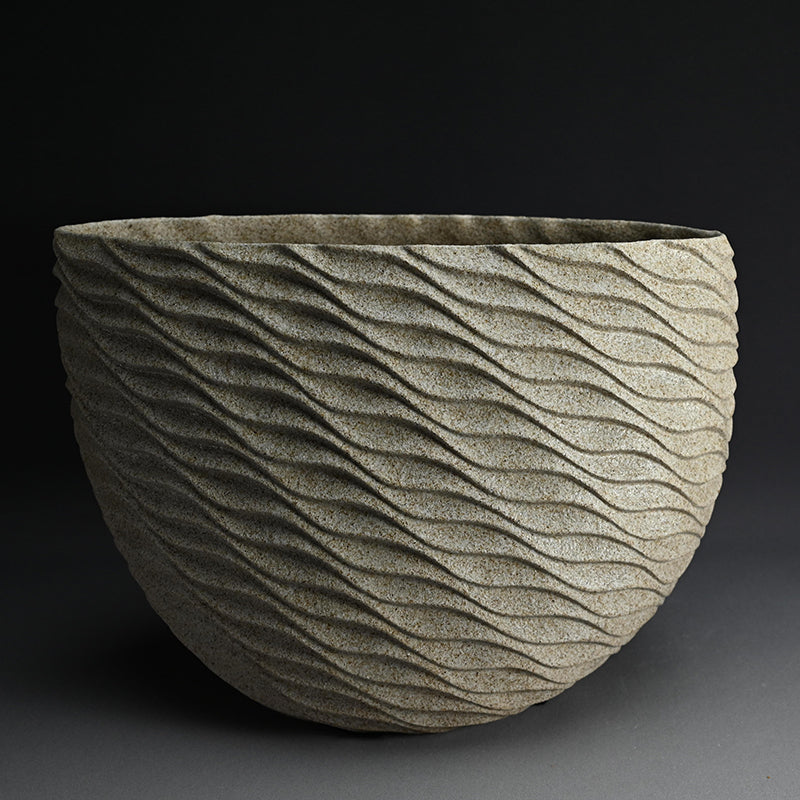Big Vase Exhibited at the Japan Ceramic Art Exhibitionー崎山 隆之 “波紋”