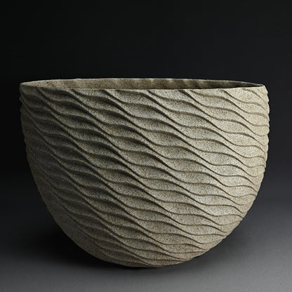 Big Vase Exhibited at the Japan Ceramic Art Exhibitionー崎山 隆之 “波紋”