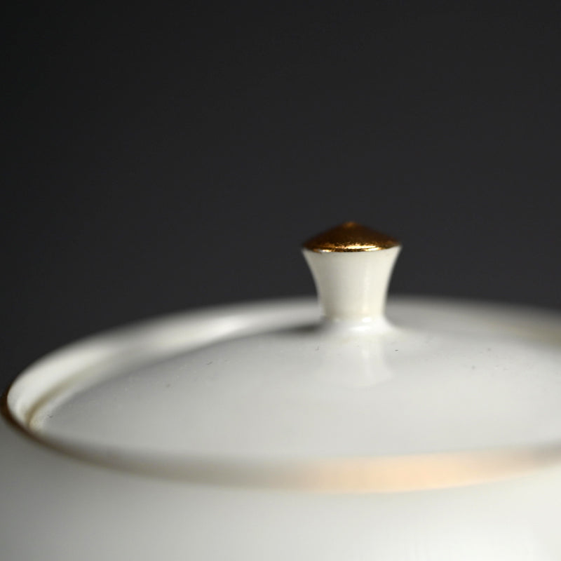 Tajimi artist, White Tea Pot  ー服部 竜也 "ポット"