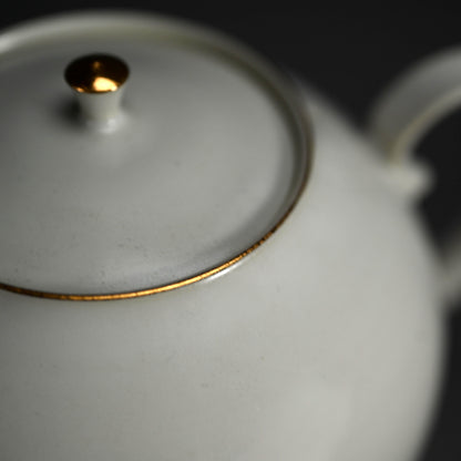 Tajimi artist, White Tea Pot  ー服部 竜也 "ポット"