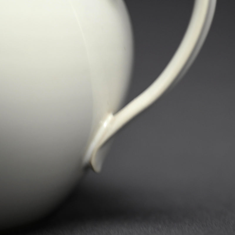 Tajimi artist, White Tea Pot  ー服部 竜也 "ポット"