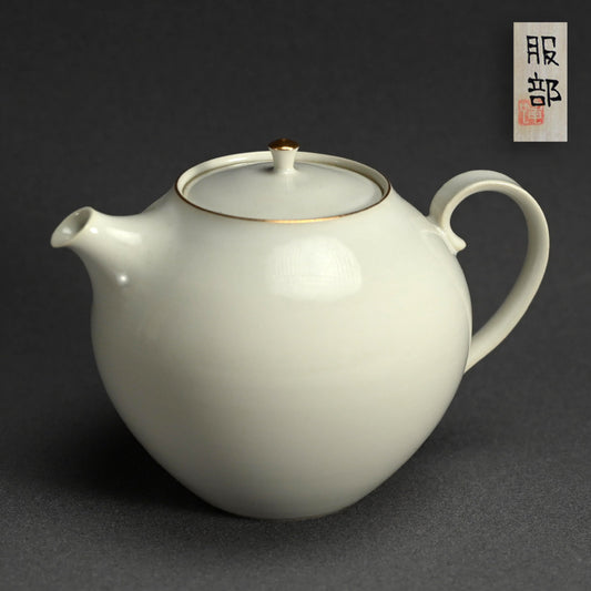 Tajimi artist, White Tea Pot  ー服部 竜也 "ポット"