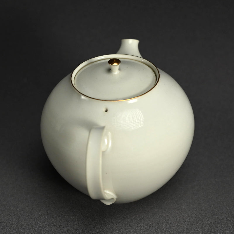 Tajimi artist, White Tea Pot  ー服部 竜也 "ポット"