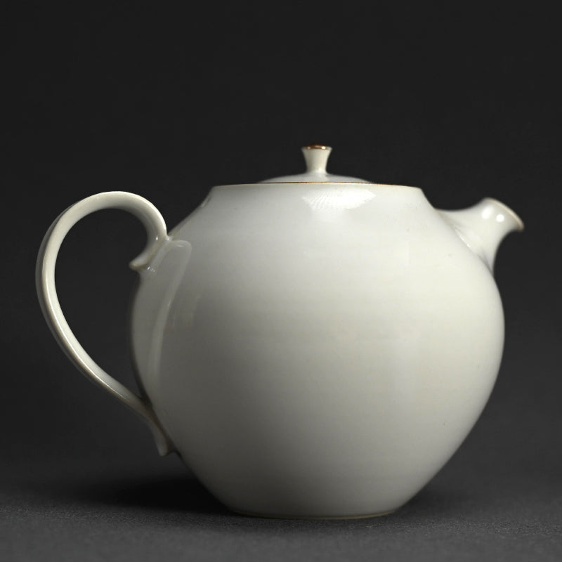 Tajimi artist, White Tea Pot  ー服部 竜也 "ポット"