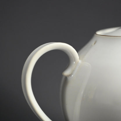 Tajimi artist, White Tea Pot  ー服部 竜也 "ポット"