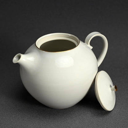 Tajimi artist, White Tea Pot  ー服部 竜也 "ポット"