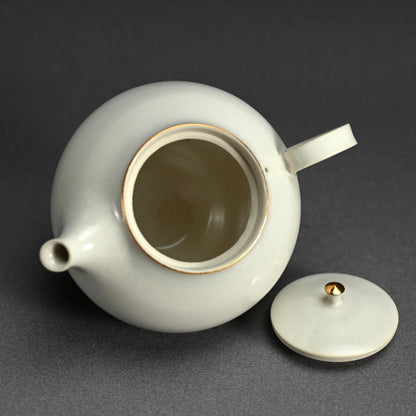 Tajimi artist, White Tea Pot  ー服部 竜也 "ポット"