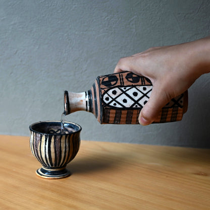 Playful Aka-Oribe Sake Set ー利茶土 ミルグリム “AKA ORIBE SAKE CUP”, “AKA ORIBE TOKKURI”