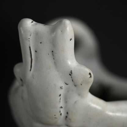 White Tripod Vase ー奥村 博美 “白釉 花器”