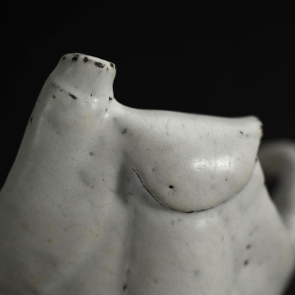 White Tripod Vase ー奥村 博美 “白釉 花器”