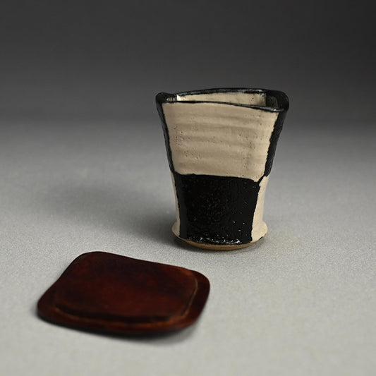 Kuro Oribe Ichimatsu Tea Container ー利茶土 ミルグリム “黒織部菱形市松茶器”