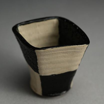 Kuro Oribe Ichimatsu Tea Container ー利茶土 ミルグリム “黒織部菱形市松茶器”