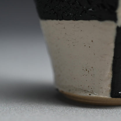 Kuro Oribe Ichimatsu Tea Container ー利茶土 ミルグリム “黒織部菱形市松茶器”