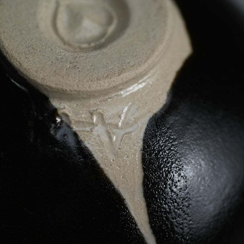 Hikidashi Guro Chawan Tea Bowl ー利茶土 ミルグリム “引出黒茶碗”