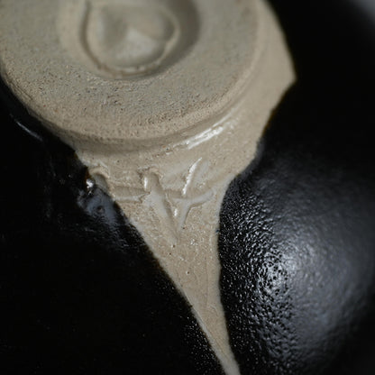 Hikidashi Guro Chawan Tea Bowl ー利茶土 ミルグリム “引出黒茶碗”
