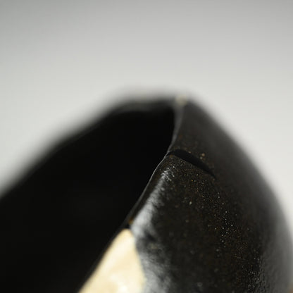 Hikidashi Guro Chawan Tea Bowl ー利茶土 ミルグリム “引出黒茶碗”