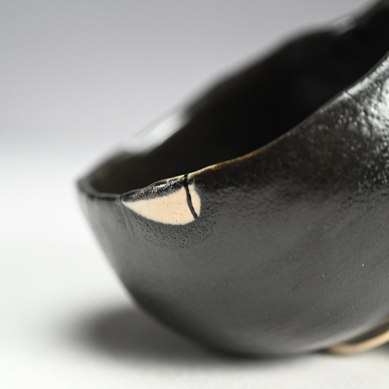 Hikidashi Guro Chawan Tea Bowl ー利茶土 ミルグリム “引出黒茶碗”