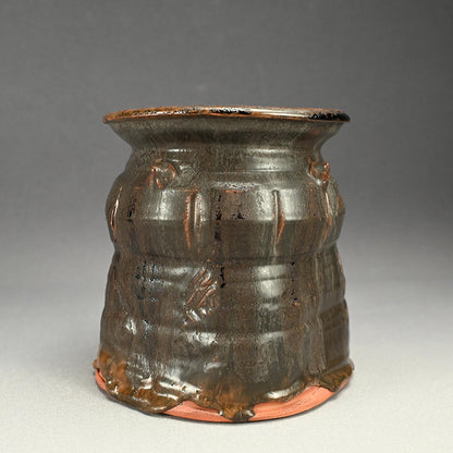 Glistening Dark Mizusashi ー利茶土 ミルグリム “黒釉擂座付水指”