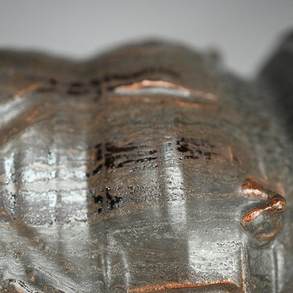 Glistening Dark Mizusashi ー利茶土 ミルグリム “黒釉擂座付水指”