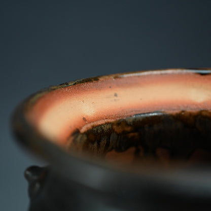 Glistening Dark Mizusashi ー利茶土 ミルグリム “黒釉擂座付水指”