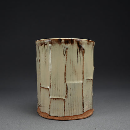 Reflecting on Bamboo, a Mizusashi ー利茶土 ミルグリム “今古釉面取水指”