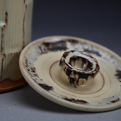 Reflecting on Bamboo, a Mizusashi ー利茶土 ミルグリム “今古釉面取水指”