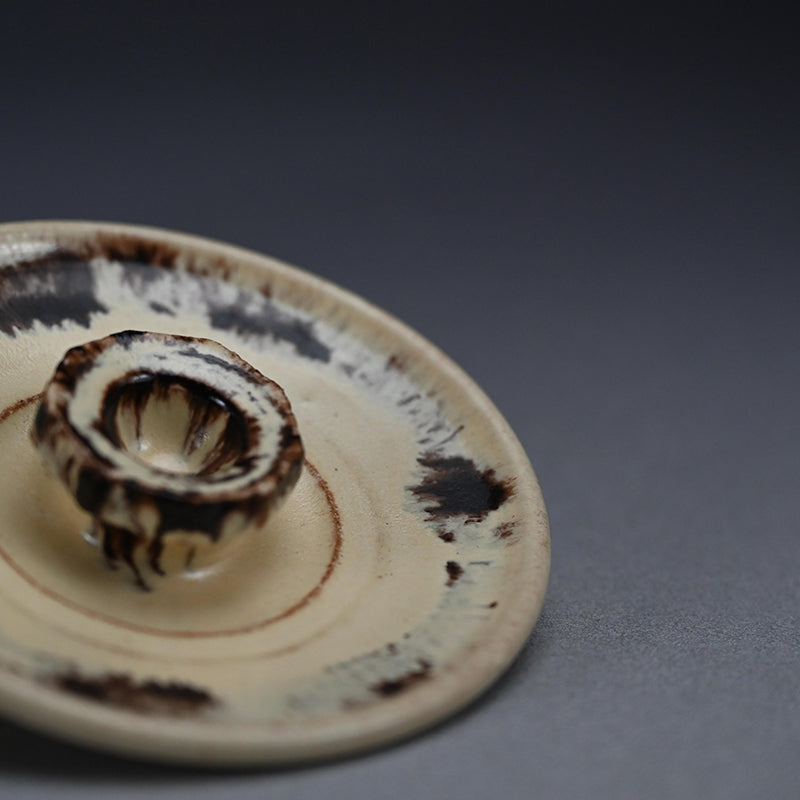 Reflecting on Bamboo, a Mizusashi ー利茶土 ミルグリム “今古釉面取水指”