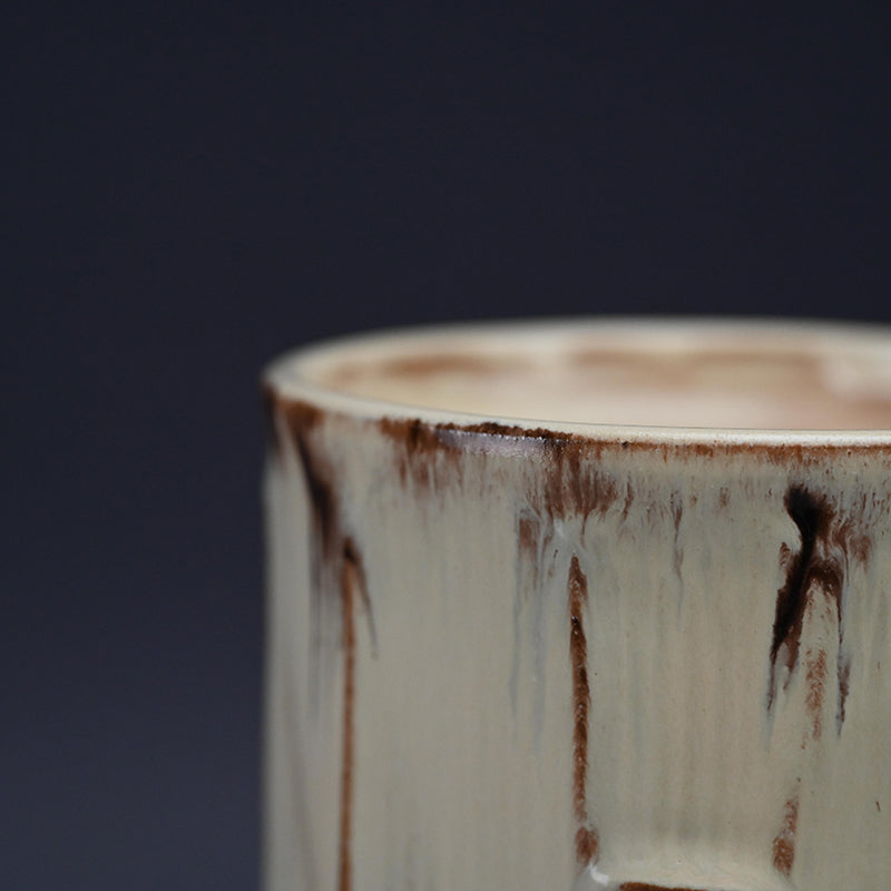 Reflecting on Bamboo, a Mizusashi ー利茶土 ミルグリム “今古釉面取水指”