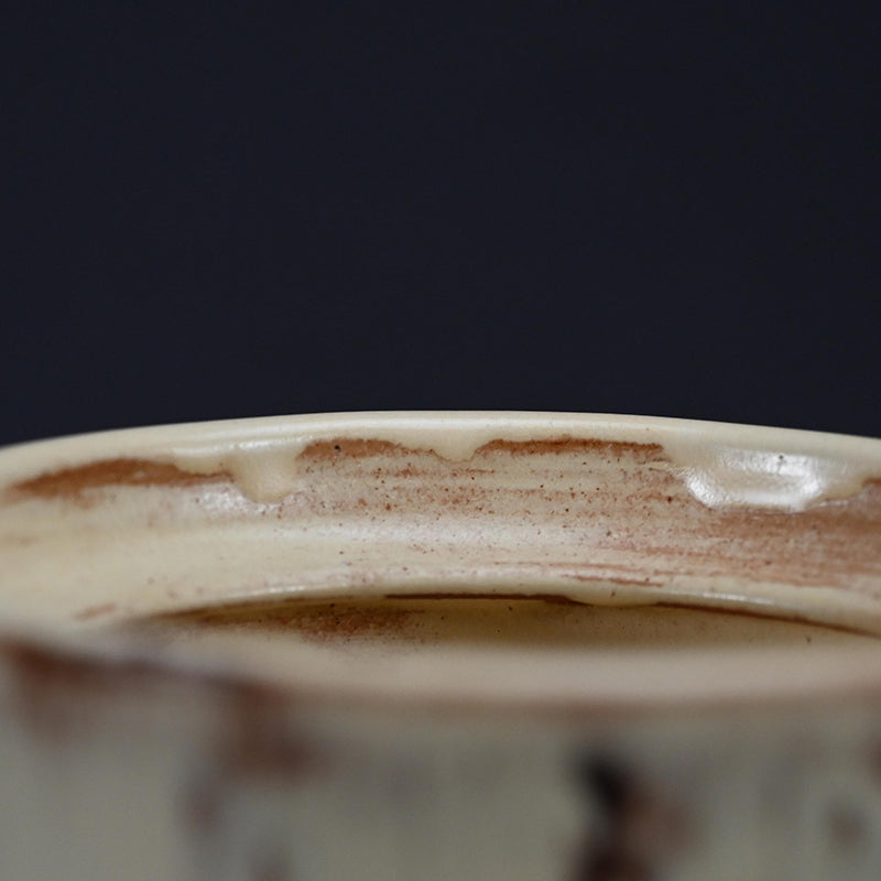 Reflecting on Bamboo, a Mizusashi ー利茶土 ミルグリム “今古釉面取水指”