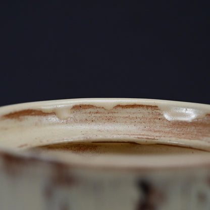 Reflecting on Bamboo, a Mizusashi ー利茶土 ミルグリム “今古釉面取水指”